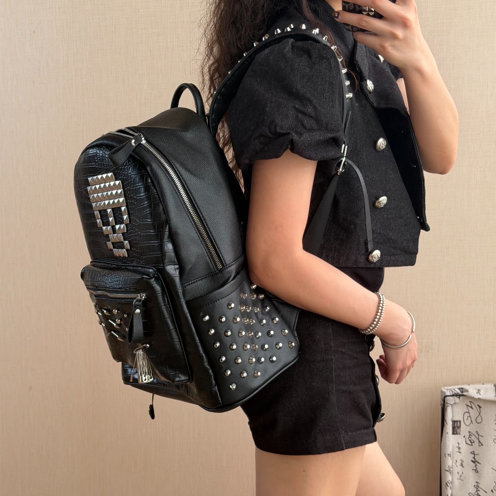 オリジナルブラッククロコダイルパターンスカルリベットバックパ - Fashion Backpack Women のレビューと価格