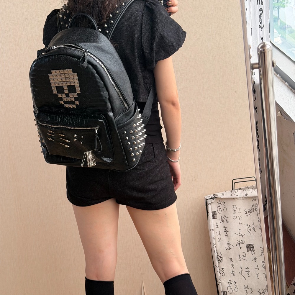 オリジナルブラッククロコダイルパターンスカルリベットバックパ - Fashion Backpack Women のレビューと価格