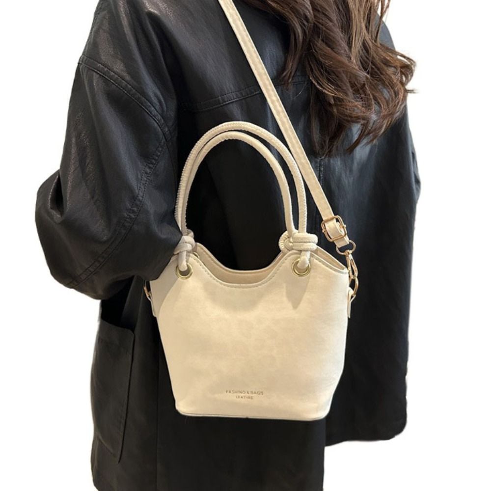 ポータブル レオパード柄 ショルダーバケットバッグ 大容量  - Leather Backpack Vintage のレビューと価格
