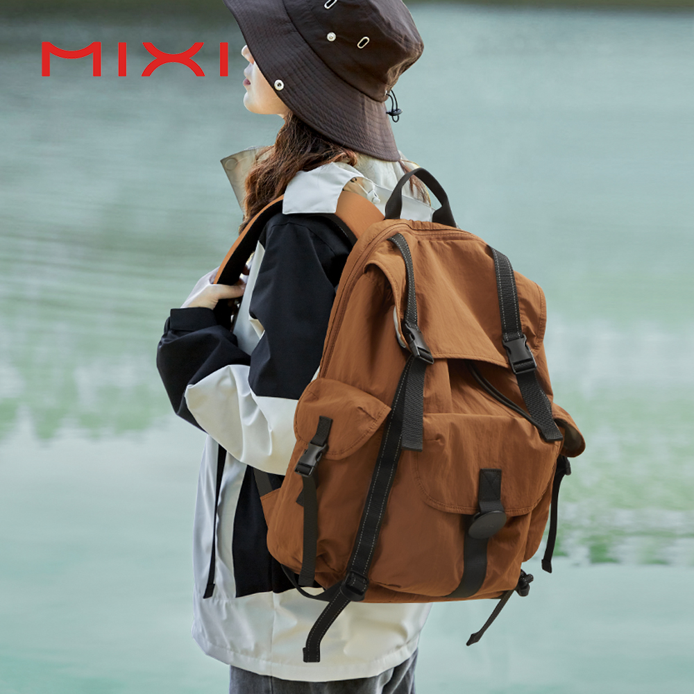 Mixiトラベルバックパック18インチ機内持ち込み可能ラップ - Hiking Backpack Waterproof のレビューと価格